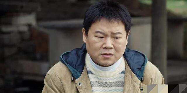 不知道电视剧《悬案》导演怎么想的，一部很严肃的戏，偏偏让说相声的岳云鹏来演一名记
