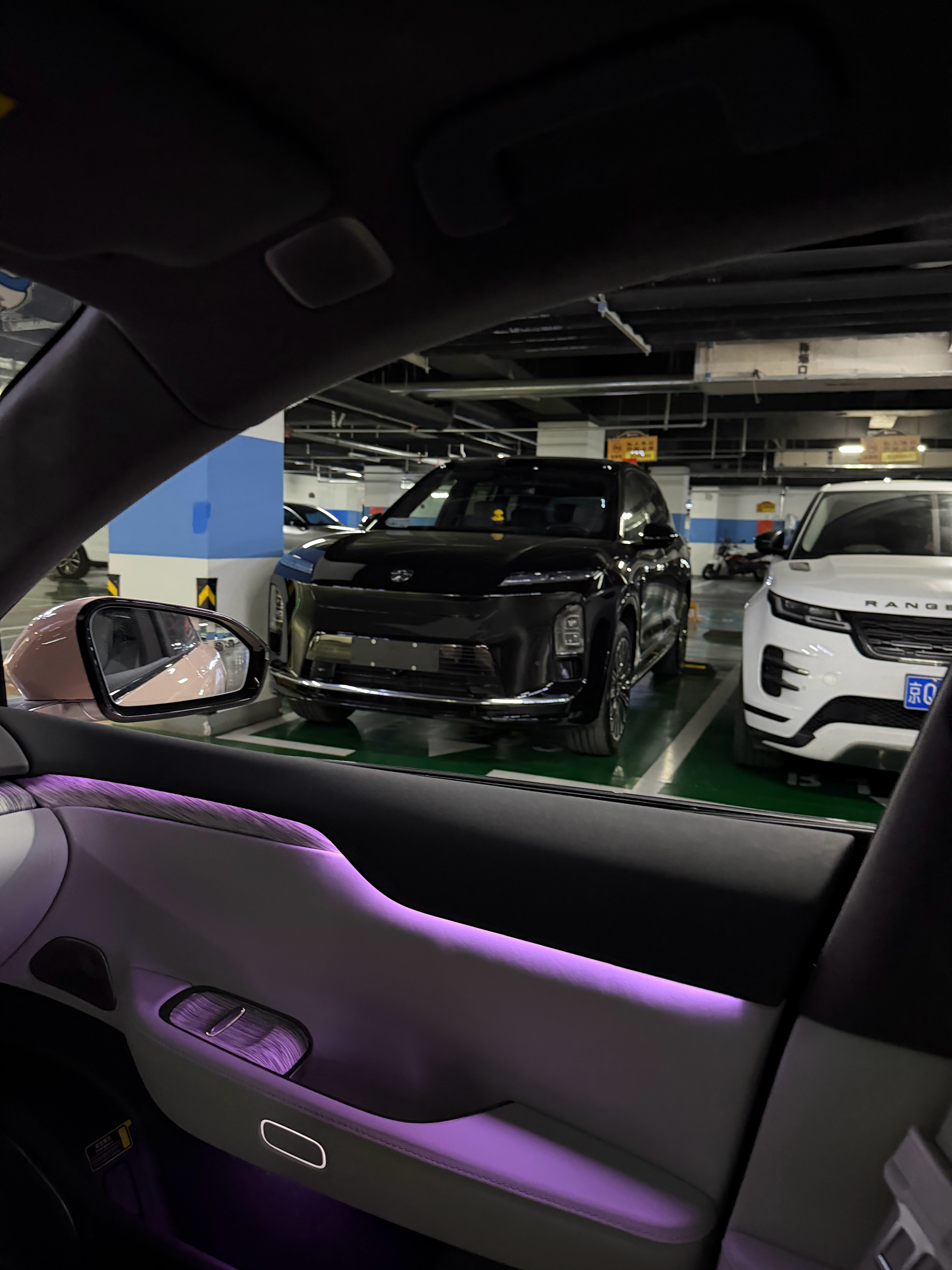 邻居买了新蔚来ES8，就在我车位对面，每天都能看见…我真羡慕啊