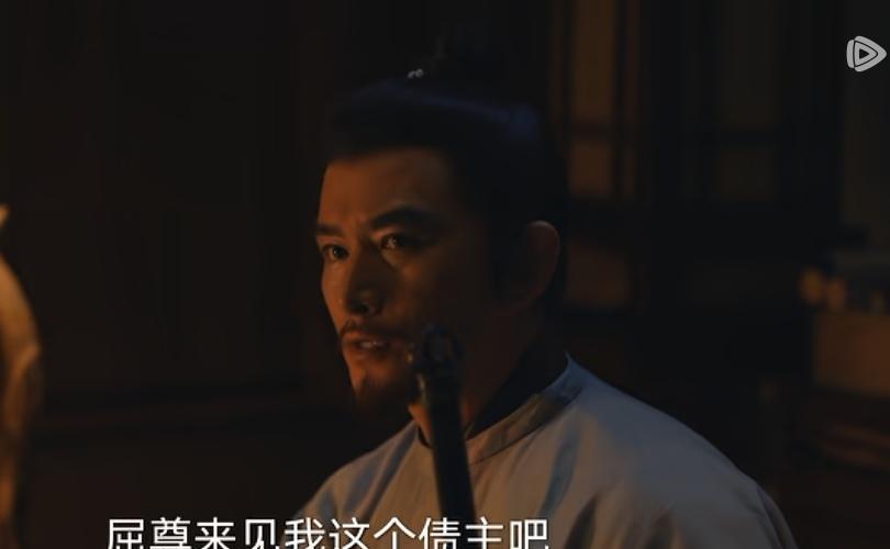 全城宵禁，兵权被夺，19岁的国君咳着血，倒在榻上。内有权臣磨刀霍霍，外有敌国虎