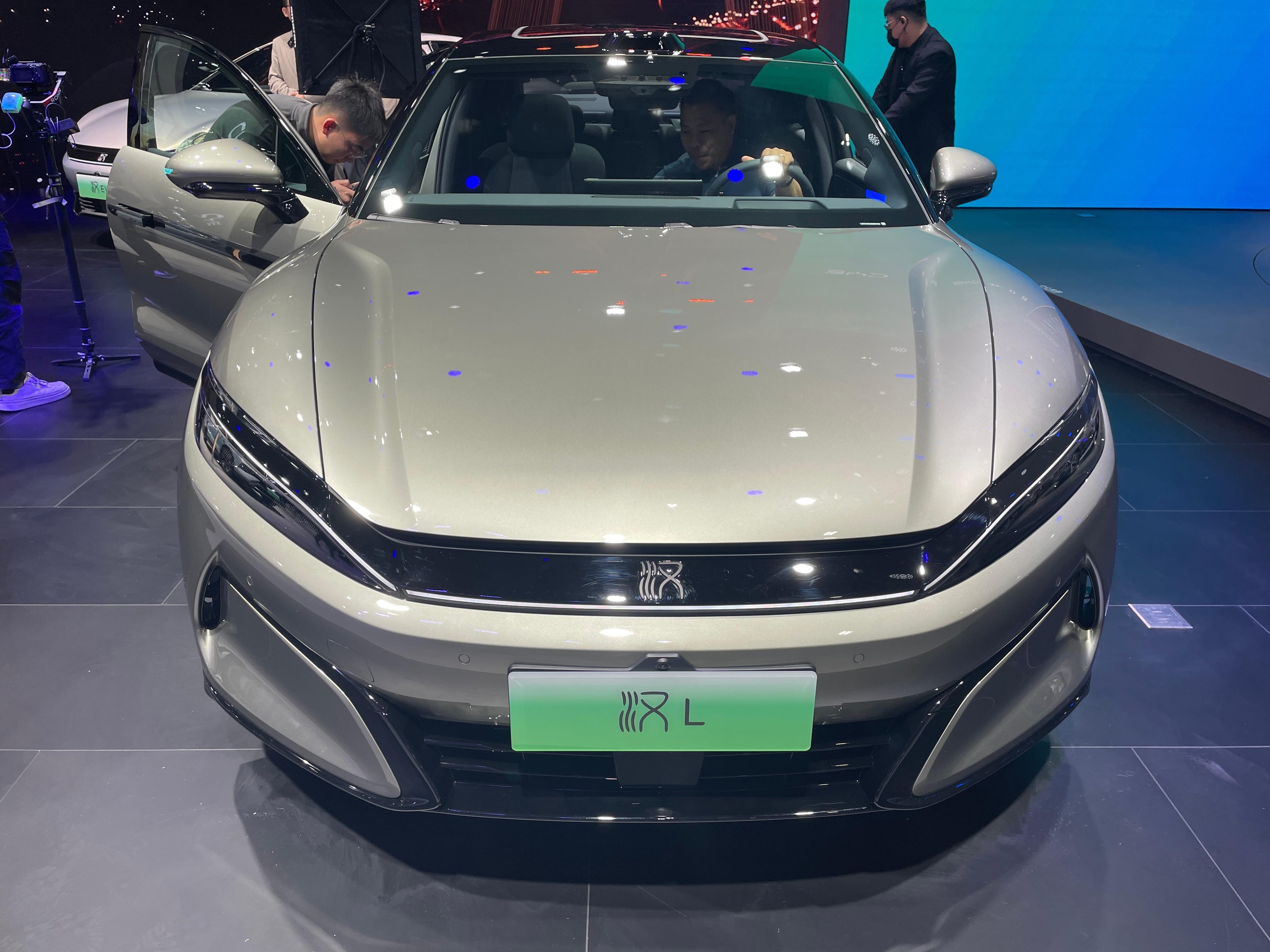 迪子的王朝网在除了唐L的全面进阶，其实汉L也同样推出EV与DM两种动力版本，