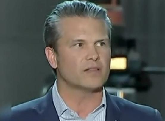 马斯克真是个危险人物美国国防部部长赫格塞思公开指出:“马斯克旗下AI机器人将