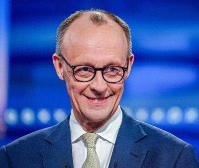 德国要被犹太总理默茨玩完了，上半年11900家企业倒闭，比去年大幅上涨9%，二战