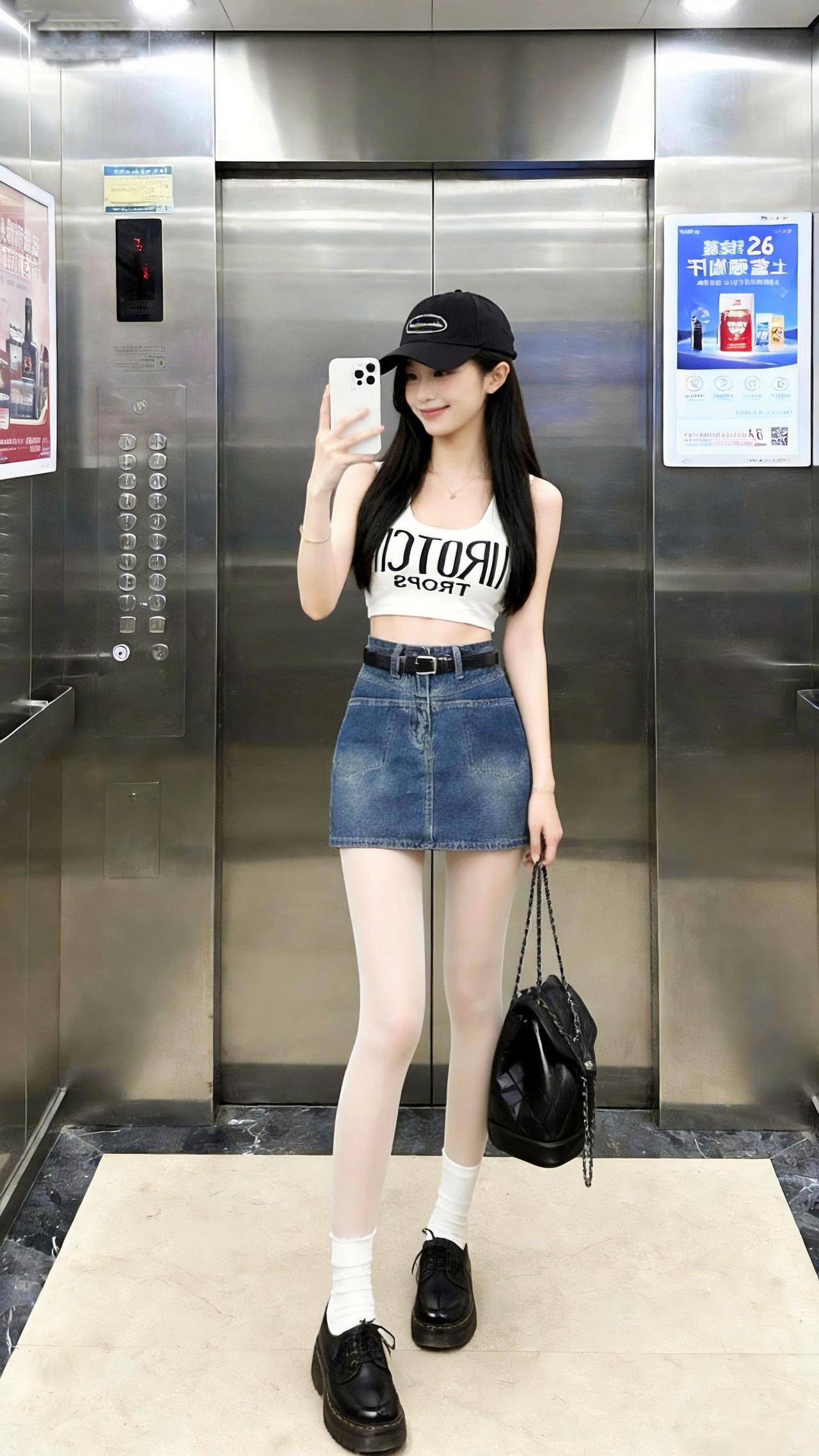 牛仔短裙露肩短上衣辣妹穿搭电梯穿搭日常175御姐穿搭