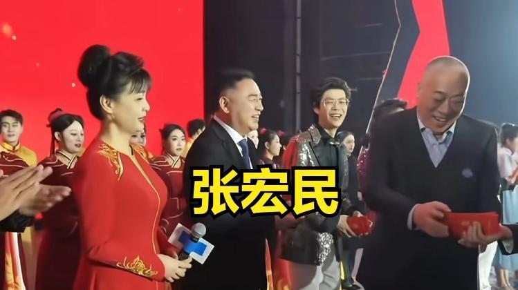 央视主持人张宏民、歌手屠洪刚给富豪站台，还排队领红包？这反转，谁能想到！一个