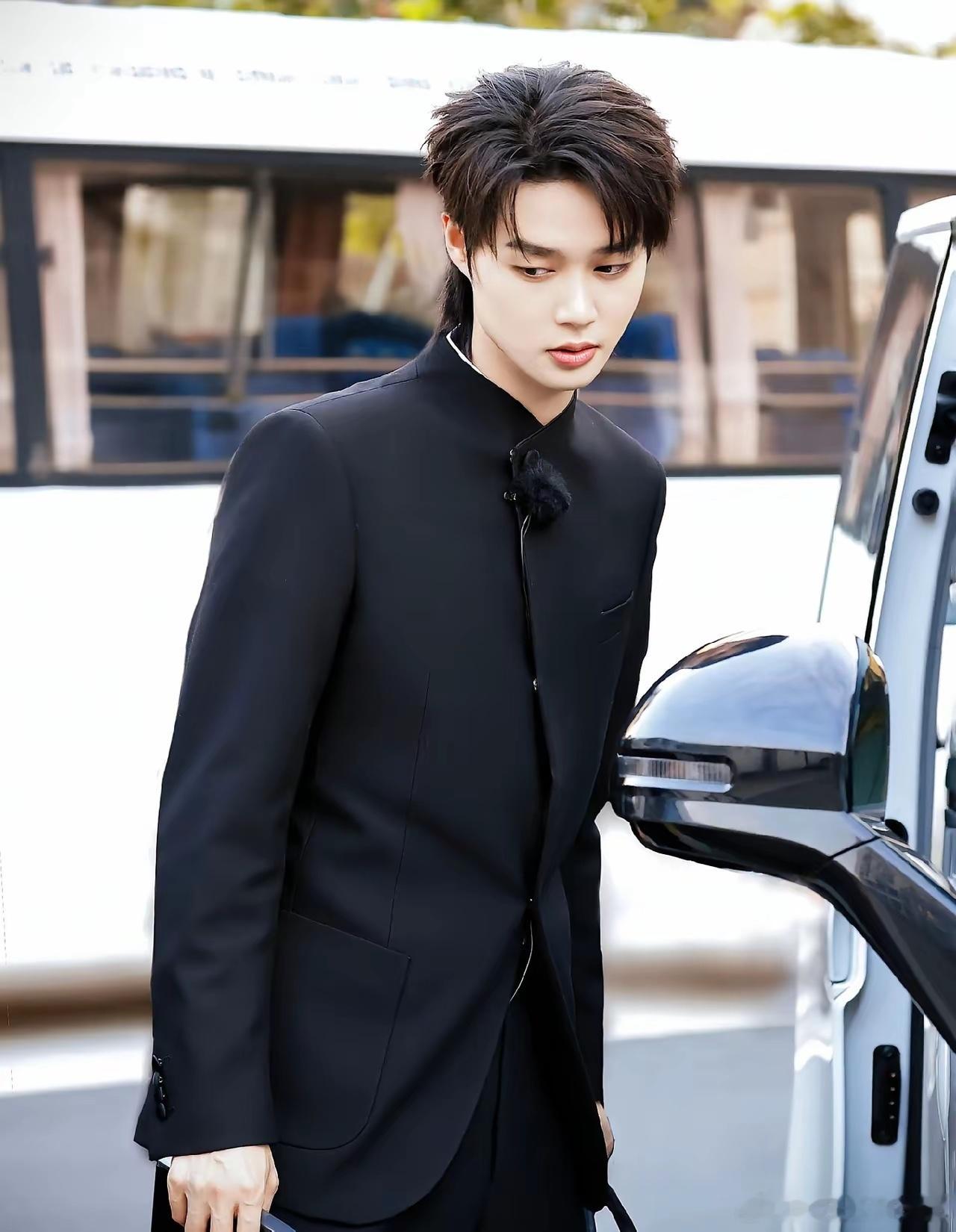 24岁的柯淳给所有年轻人提了一个醒可以热心帮忙，也可以动手解决，但是一定要多想想