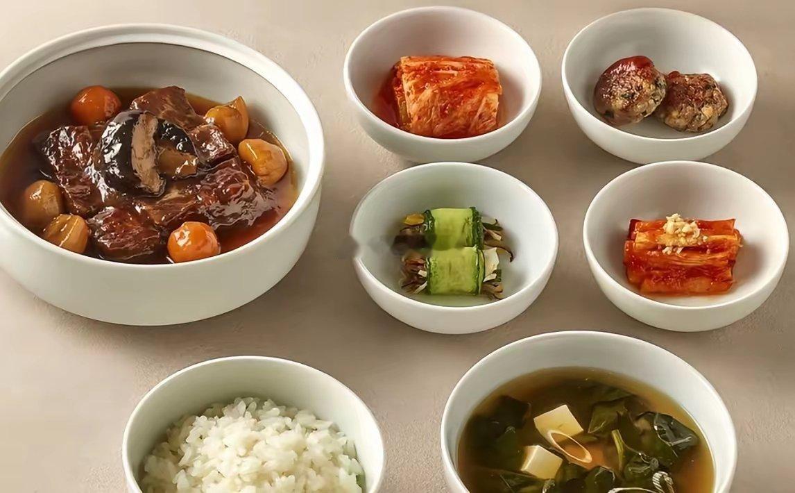 这是去年韩国招待特朗普的午餐