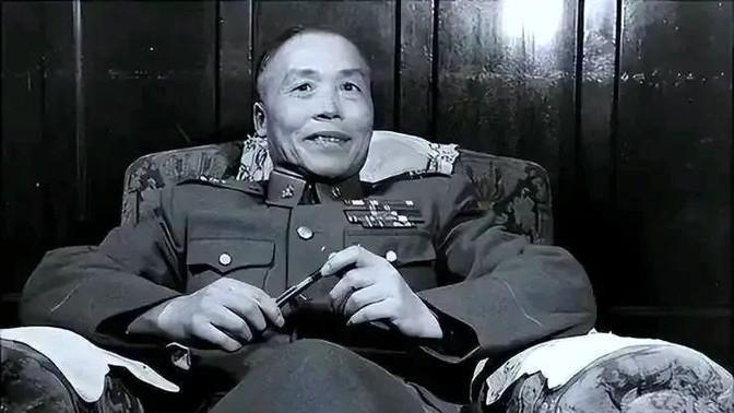 1948年4月的南京总统府，蒋介石盯着李宗仁说：“德邻，军人就该在前线打仗，副总