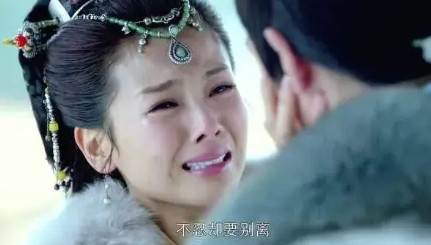 2014年，拍完《琅琊榜》中林殊和霓凰相认的戏后，胡歌双手合十，激动的对刘涛说：