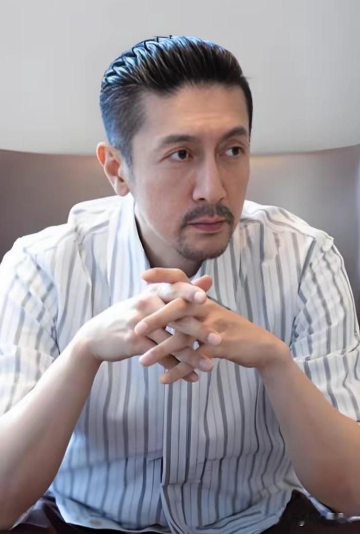 张鲁一说，1980年我出生在北京，是家中独子。父母都是知识分子，家里条件不是很富