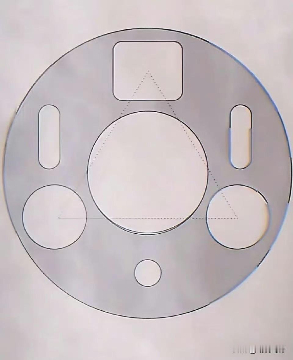 这个摄像头排列还是颇有门道的。华为Mate80月底即将发布，关于摄像头模