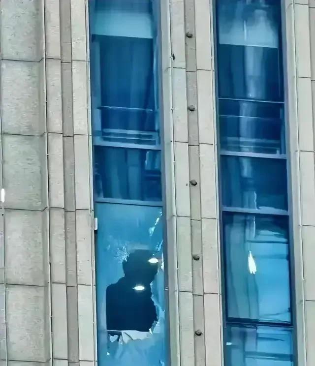 自杀，也是一种反抗！不要理解为畏罪自杀！从警情通报来看，这个飞行员压根儿用不
