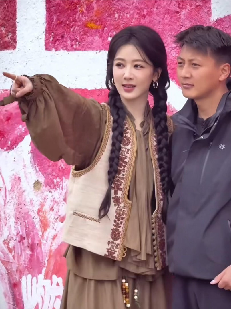 杨紫在青海和冬智巴重聚《生命树》的售后让我释怀了，真的！杨紫重返拍摄地，和冬智
