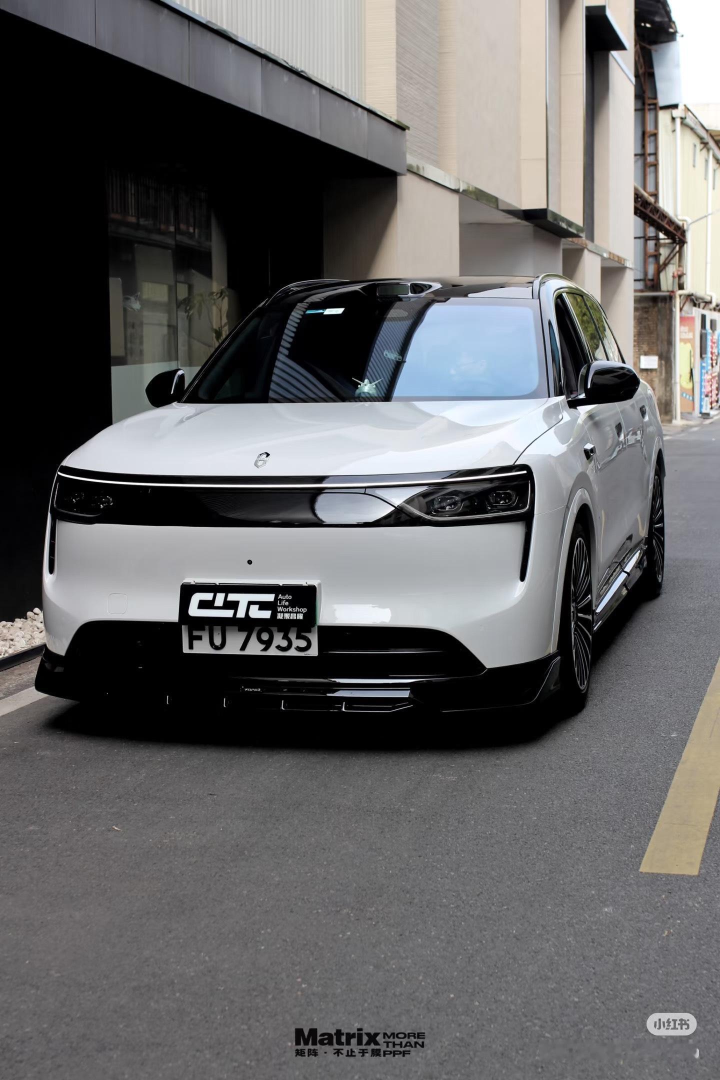 网友改的问界M8前灯贴成了黑条墨镜要么直接叫，极氪M8如何和极氪7X同一套设计语