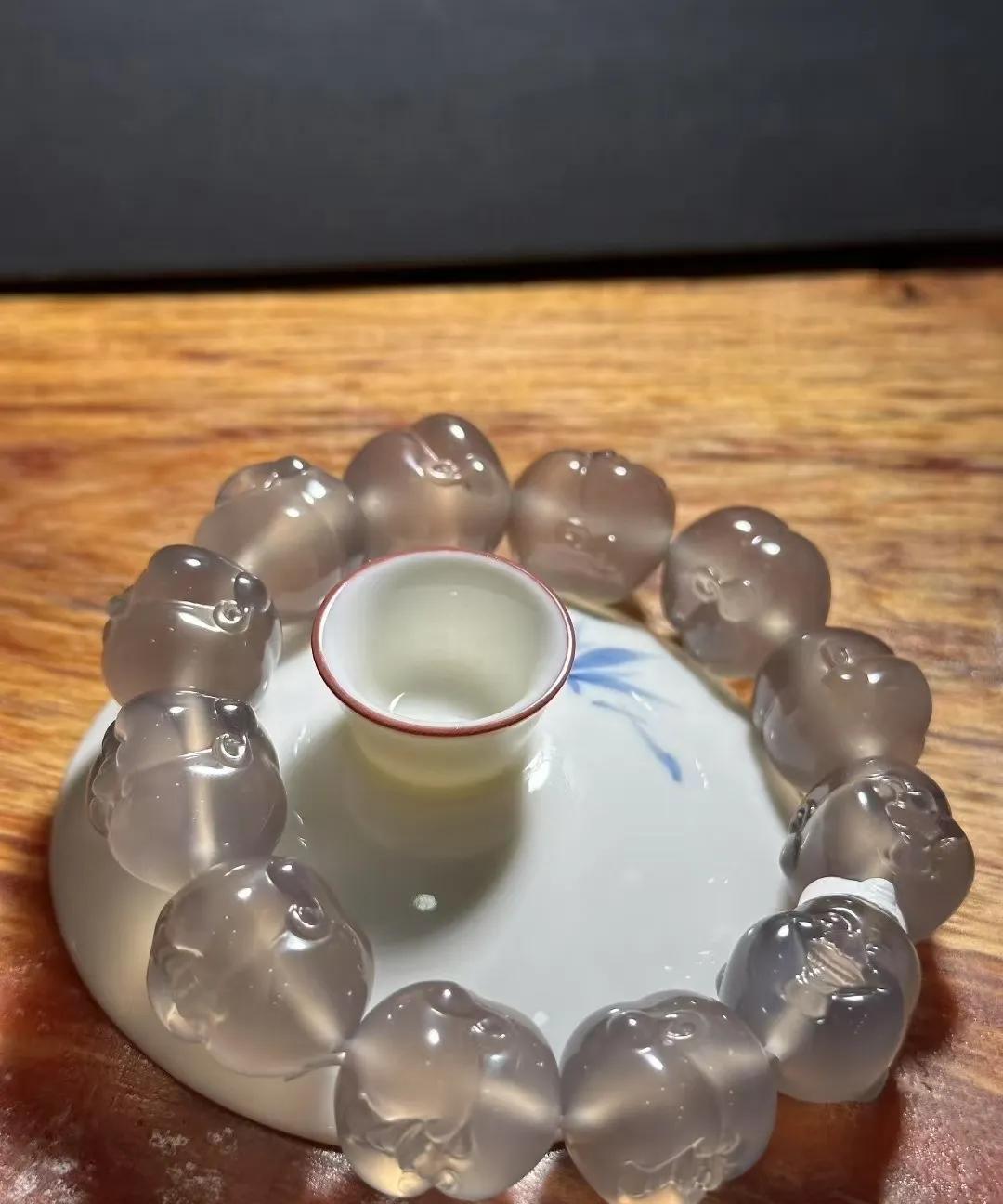 两个人拿二百块钱在哈尔滨出去吃饭，只要不喝太贵的酒，不点特别的海鲜啥的，不管吃烧