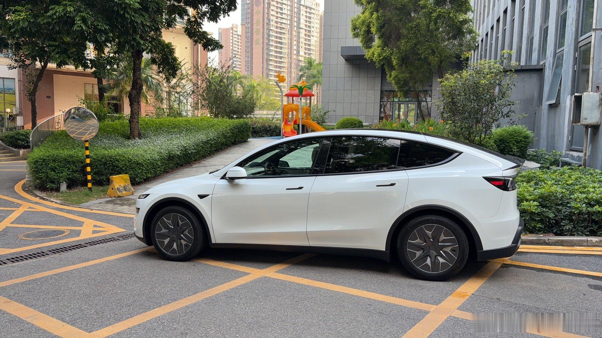开始开特斯拉，上班通勤第2天，市内通勤路况，跑了3次单程算下来ModelYL的满电里程662.5公里