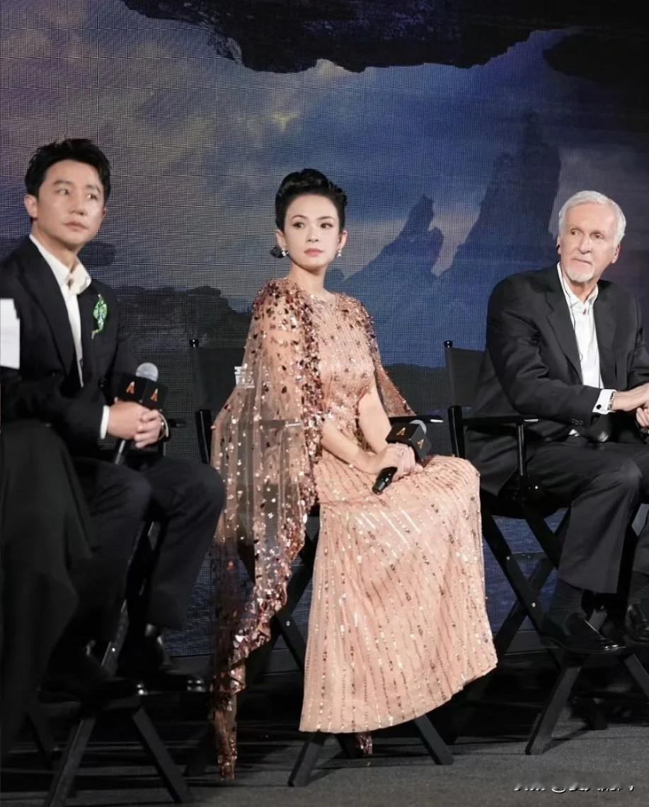 章子怡的“疲惫脸”，是婚姻的锅还是年龄的馈赠？都快别瞎猜了！章子怡最近被