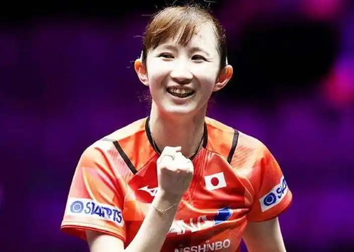 国际赛场，她与孙颖莎交手12年，创下19连败，常年被国乒主力降维打击。 屡战