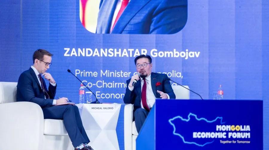 蒙古国总理赞丹沙塔尔还是比较清醒的，他知道蒙古国总统呼日勒苏赫欢迎完到访的日本天