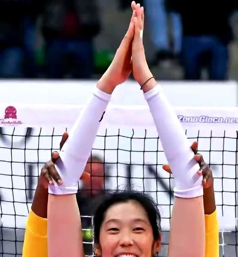 中国女排排协弃用朱婷袁心玥等夺冠老将，新老交替处理引质疑。2023年4月