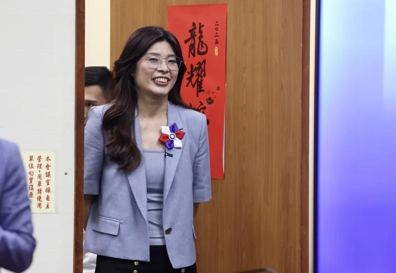 【两份贺电、回电的异同】10月19日，我党给中国国民党的致电，关键词与主旨有：