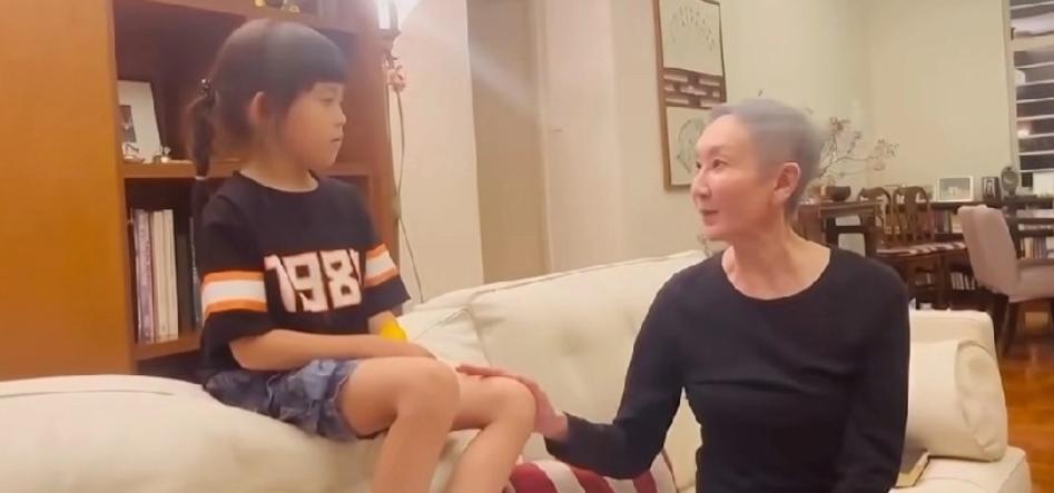 施南生这个人，一辈子活了两副面孔。一副面孔留给香港电影圈，新艺城“七人小组”
