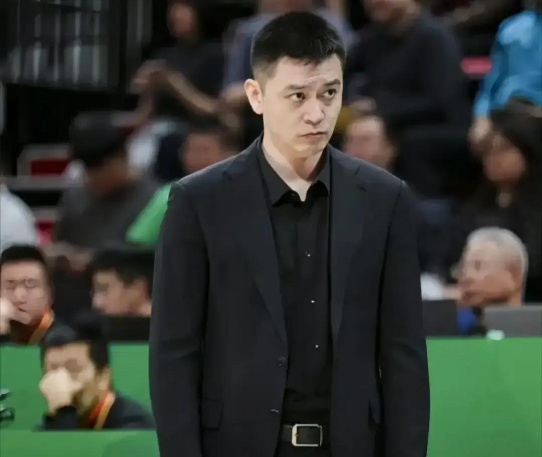 三连败夜，姜宇星0分却背锅这不是一个人的锅。辽宁这三场场均输6分，最大症结