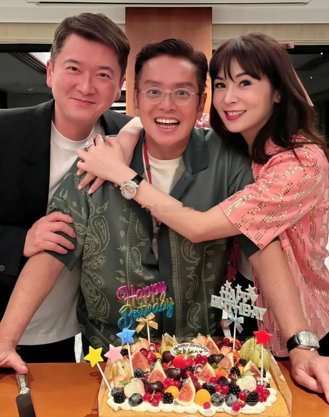 谭咏麟75岁生日，陈百祥、狄波拉等人参加生日聚会🎂🎈​​​