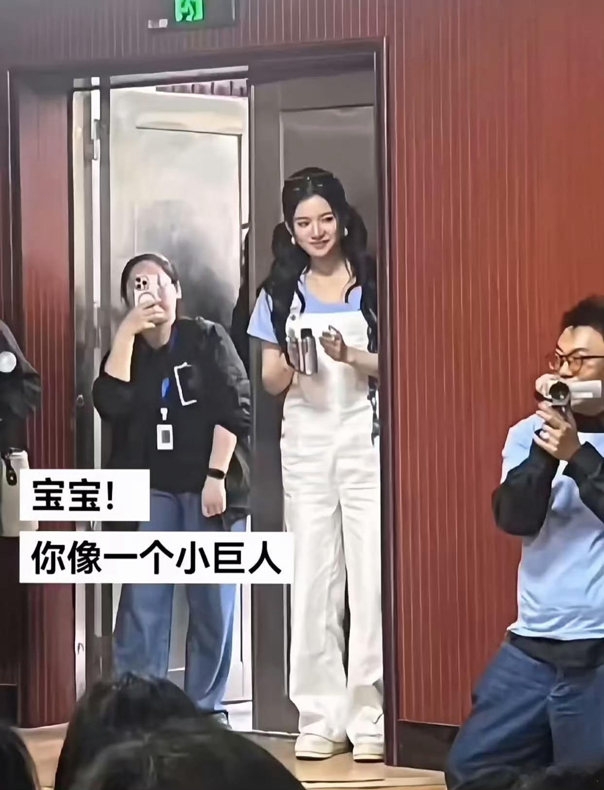 对张婧仪的身高有了实感又美又高​​​
