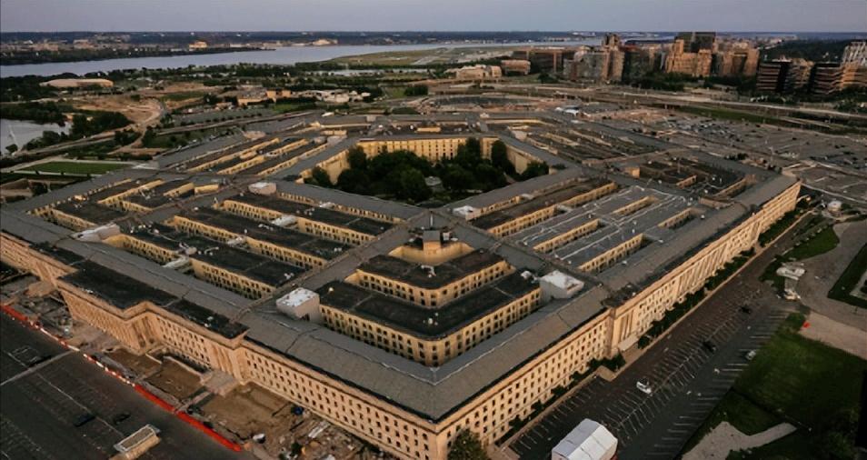 美国五角大楼偷偷放了个消息，直接批准给乌克兰卖1.85亿美元的东西，但重点来了，