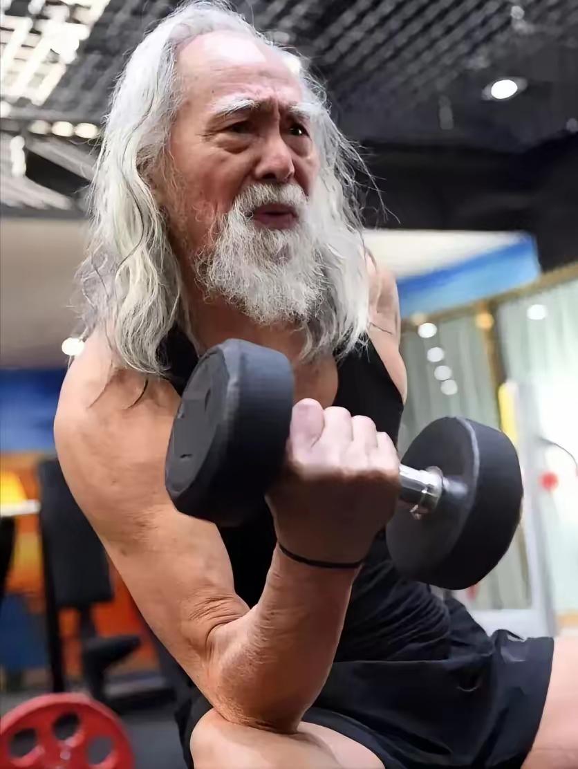 别总愁老了怎么办，普通人平平安安到70岁，最多活到80岁，就很好。年纪大了，不馋