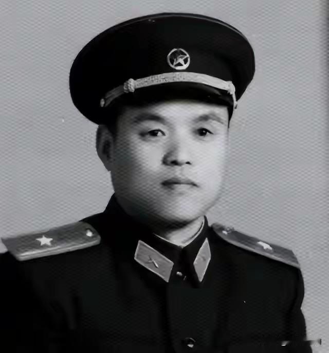 他被开除党籍戴手铐走完长征，开国大典前毛泽东问：为何不来看我​这位背着“判