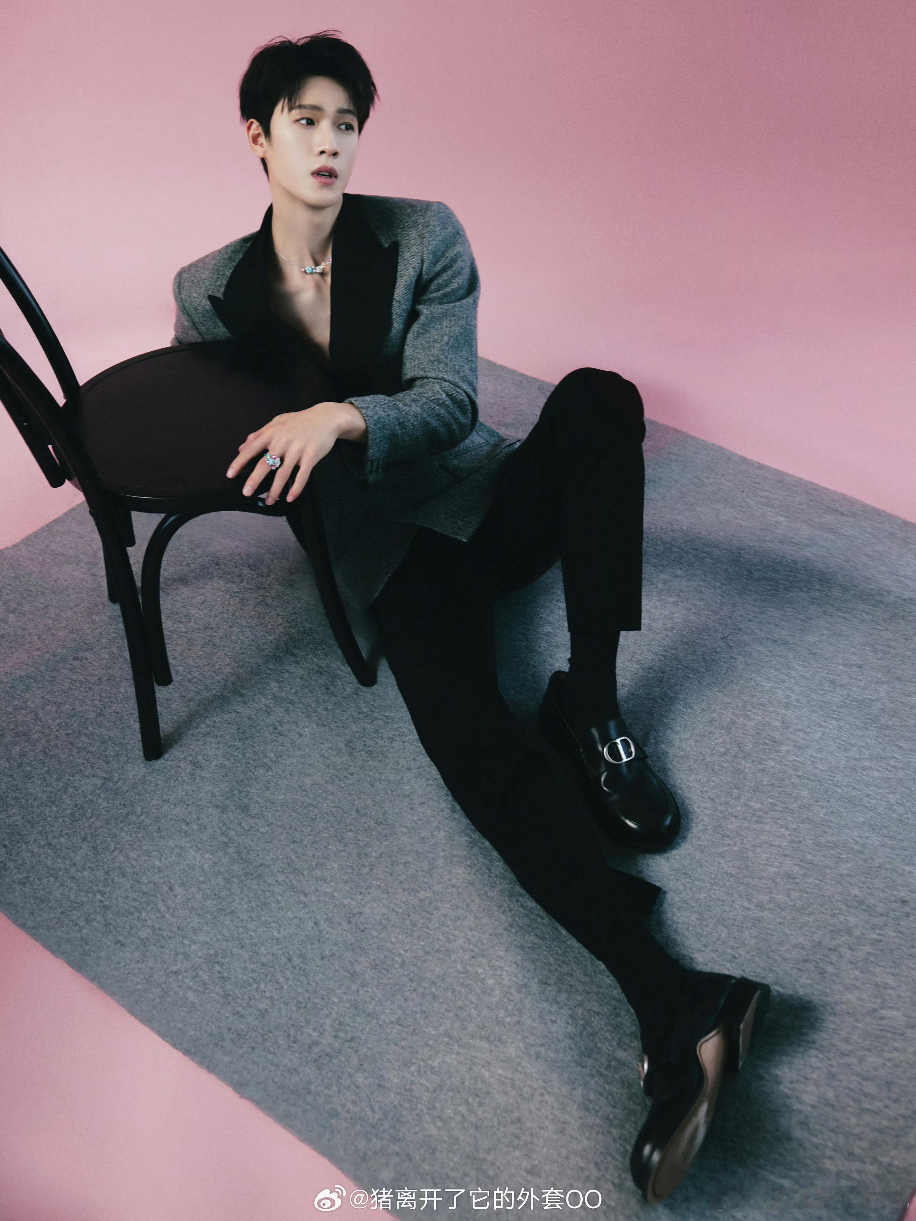 李昀锐迪奥品牌活动造型图，清俊优雅豪门公子！！