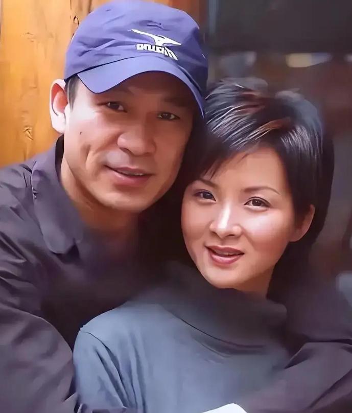 "我想要个孩子！"2000年，27岁的谢兰嫁给大自己11岁的师小红，两人约好了