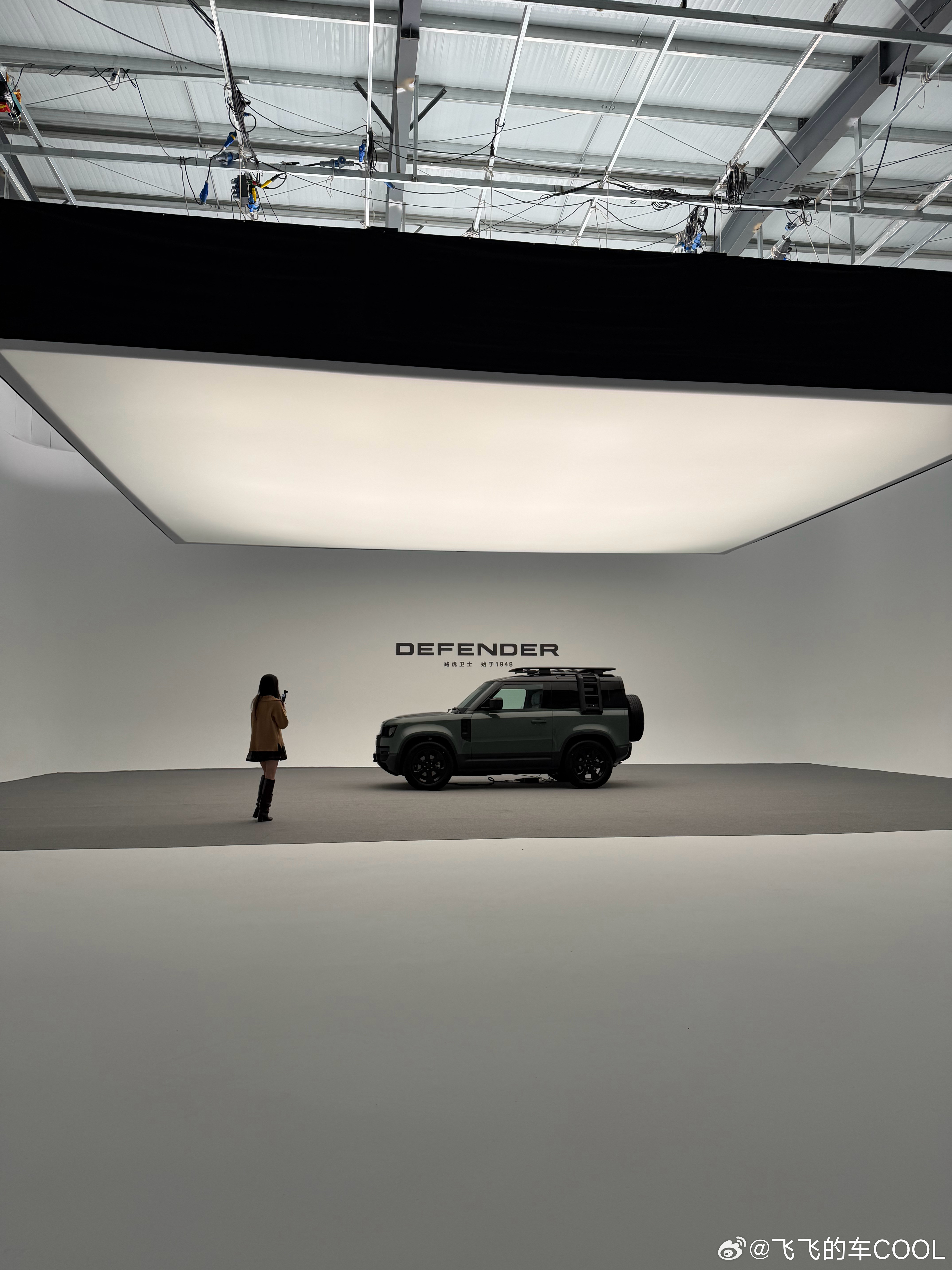 这个背影怎么显得如此落寞，明明我的内心是图二这个样子的呀。我知道图二表情管理有些