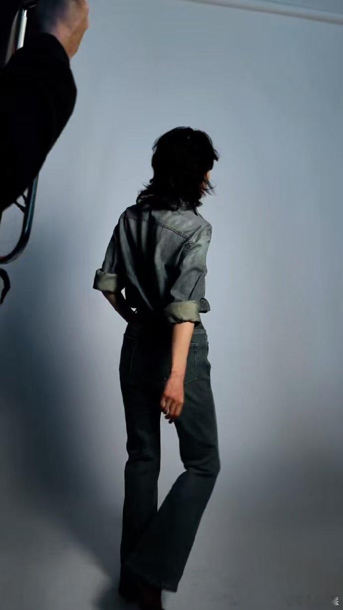 张曼玉61岁状态惊呆众人！张曼玉61岁状态好到让人羡慕！面容精致，眼神灵动，姐