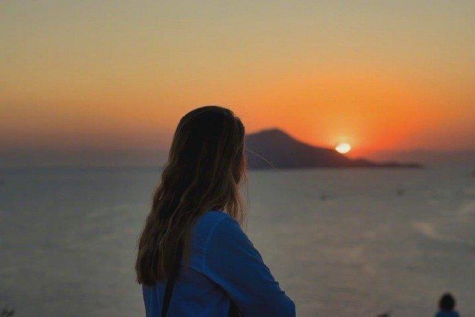 “孙子兵法给我们的人生忠告：”1、只有你发疯，——别人才正常。2、越会干活，——
