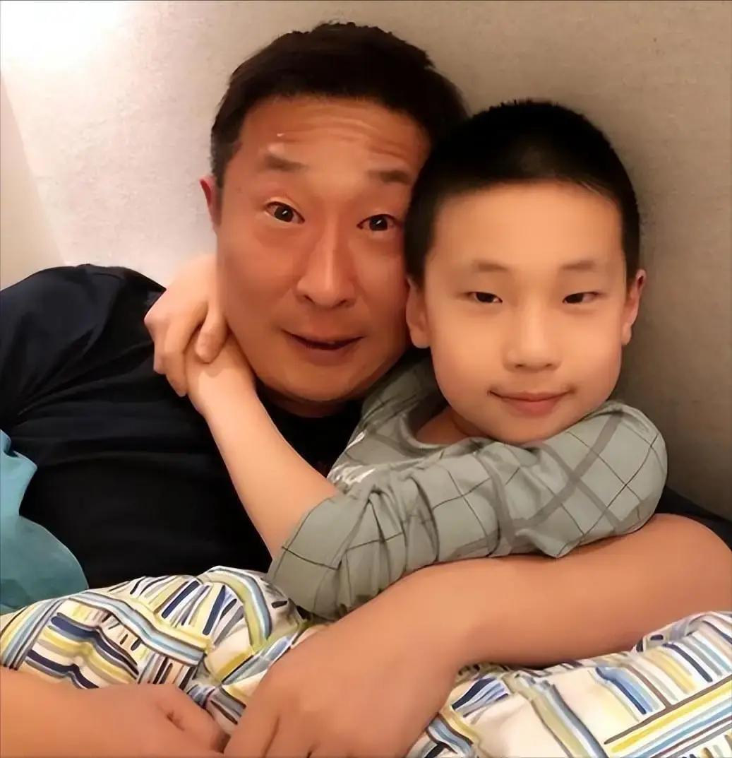2008年，林永健陪老婆逛街，老婆看上了一条5800元的裤衩，非要买，林永健大怒呵斥：“5800的裤