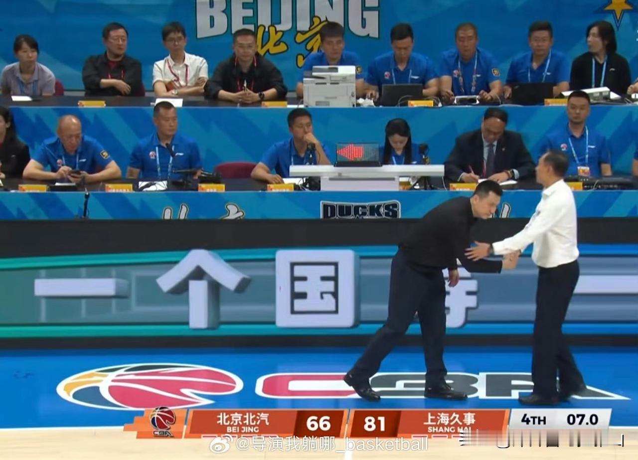 81-66，上海队主教练卢伟这3个用人真是胆大心细！1、弃用弗格，上一场输球就
