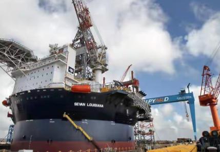 我们的造船业大而不强，虽造船数量位居世界第一，却仅能制造船壳。真正的核心技术——