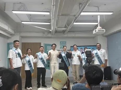 黄国昌叮嘱民众党赴陆交流团进团出别像梁文杰外出喝酒醉倒饭店大厅民众党青年团