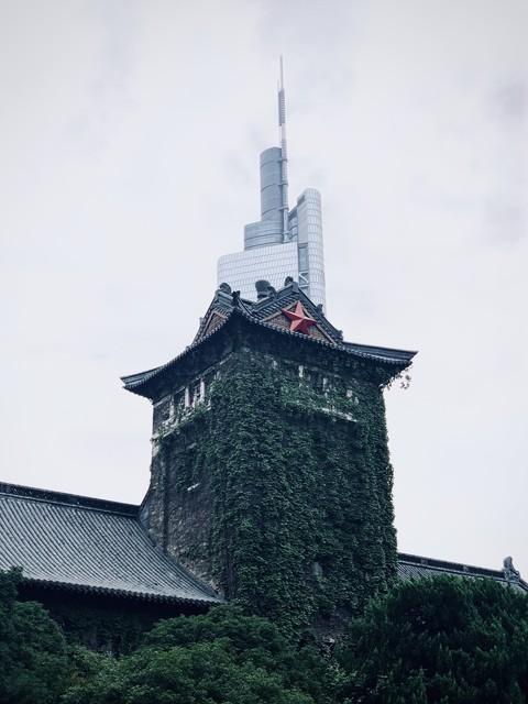 南京大学确实难考。至少省排得150名。文科生竞争更激烈。想考南京大学，至