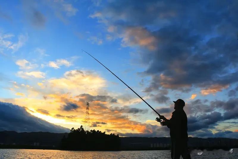 钓鱼高手秘籍。不同天气不同的钓技钓鱼高手秘籍：不同天气的应对技巧钓鱼，本就是