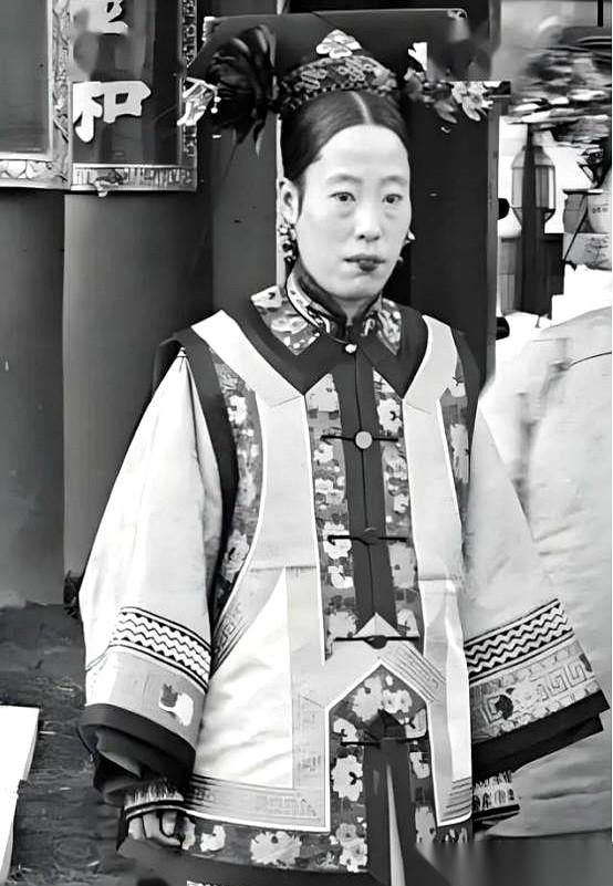 江山都可以给你，但你要敢动我们家的钱，我跟你拼了。这话从一个向来被认为是窝囊废