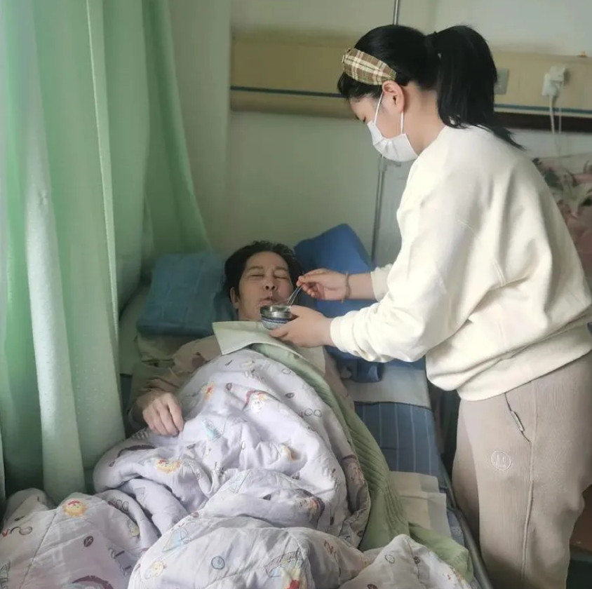 谁妈谁伺候，一网友自述：谁还敢要一个孩子这话听着刺耳，却道出了现代年轻人的生