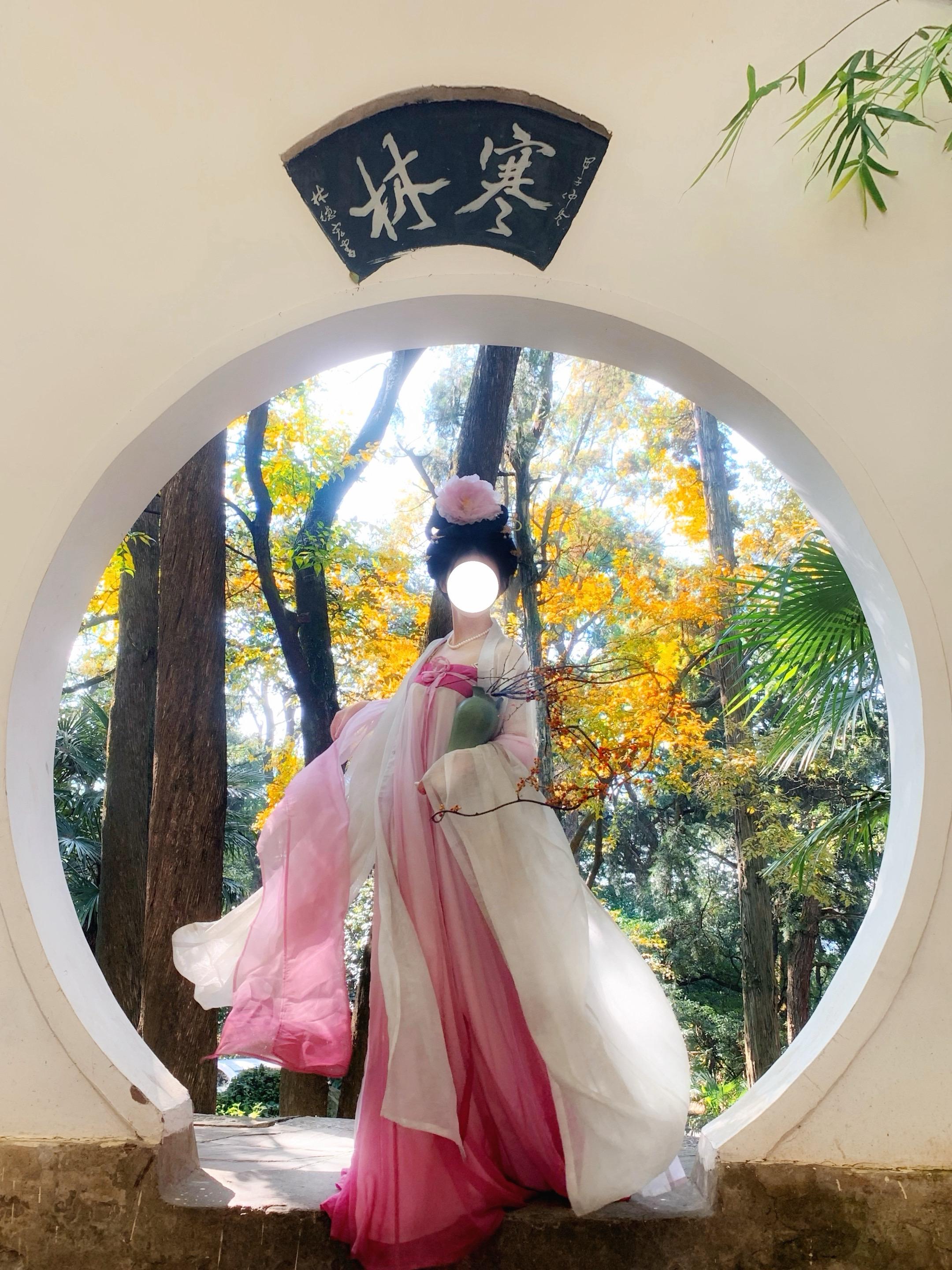 想要梦醒，却醒不过来。