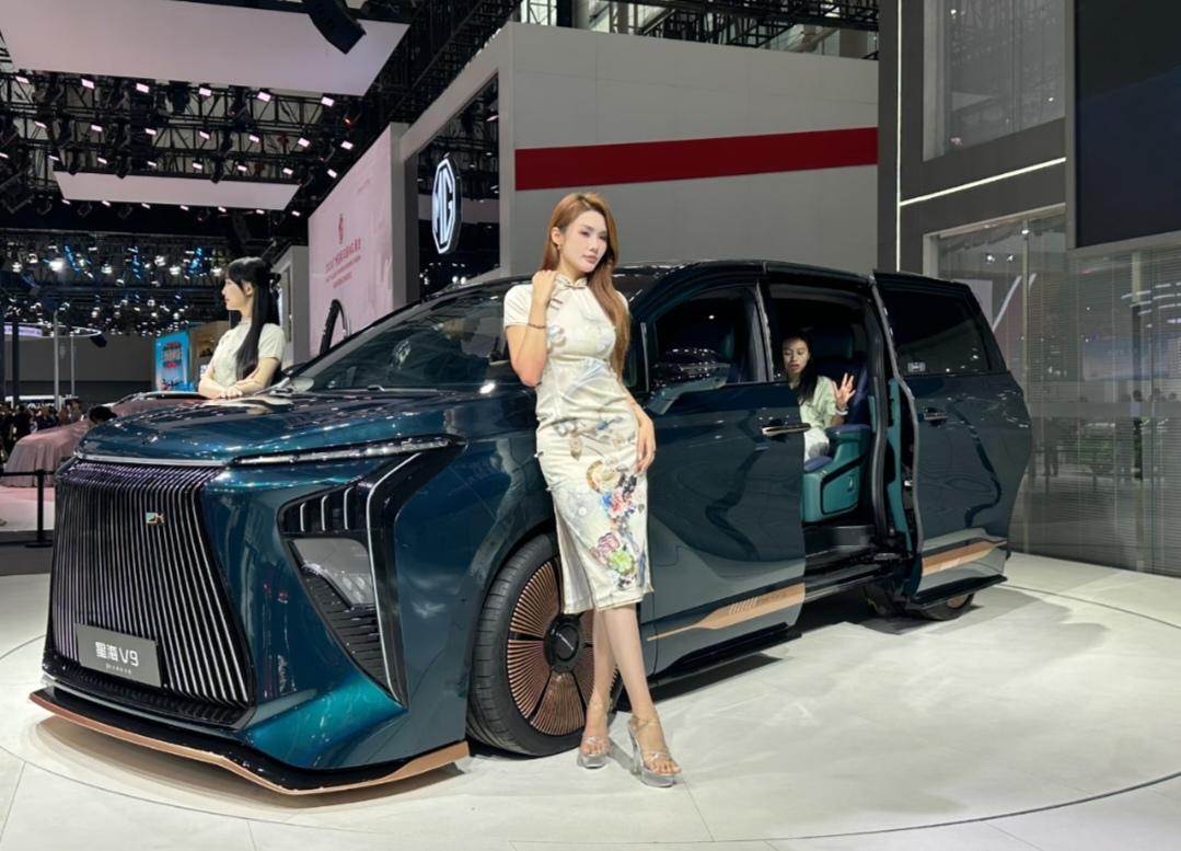 真是伤害性不大，侮辱性极强！刚刷到2027款星海V9，直接惊了…官降3万+