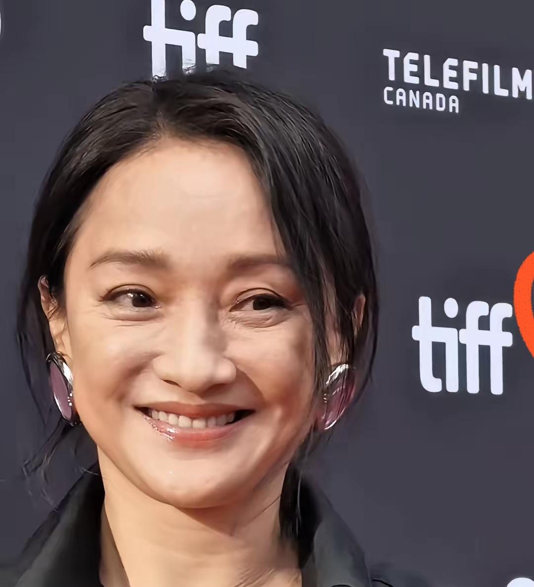 周迅这辈子都很难再结婚了。原因很简单，不是她和陈坤情同兄妹，也不是51岁