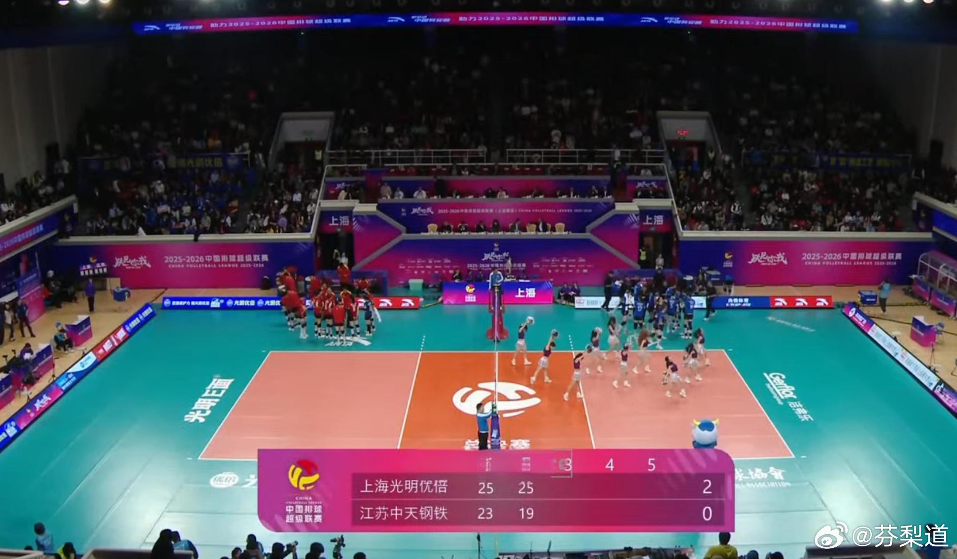 上海光明优倍女排排超联赛上海女排2-0（25-23/25-19）江苏女排几乎和