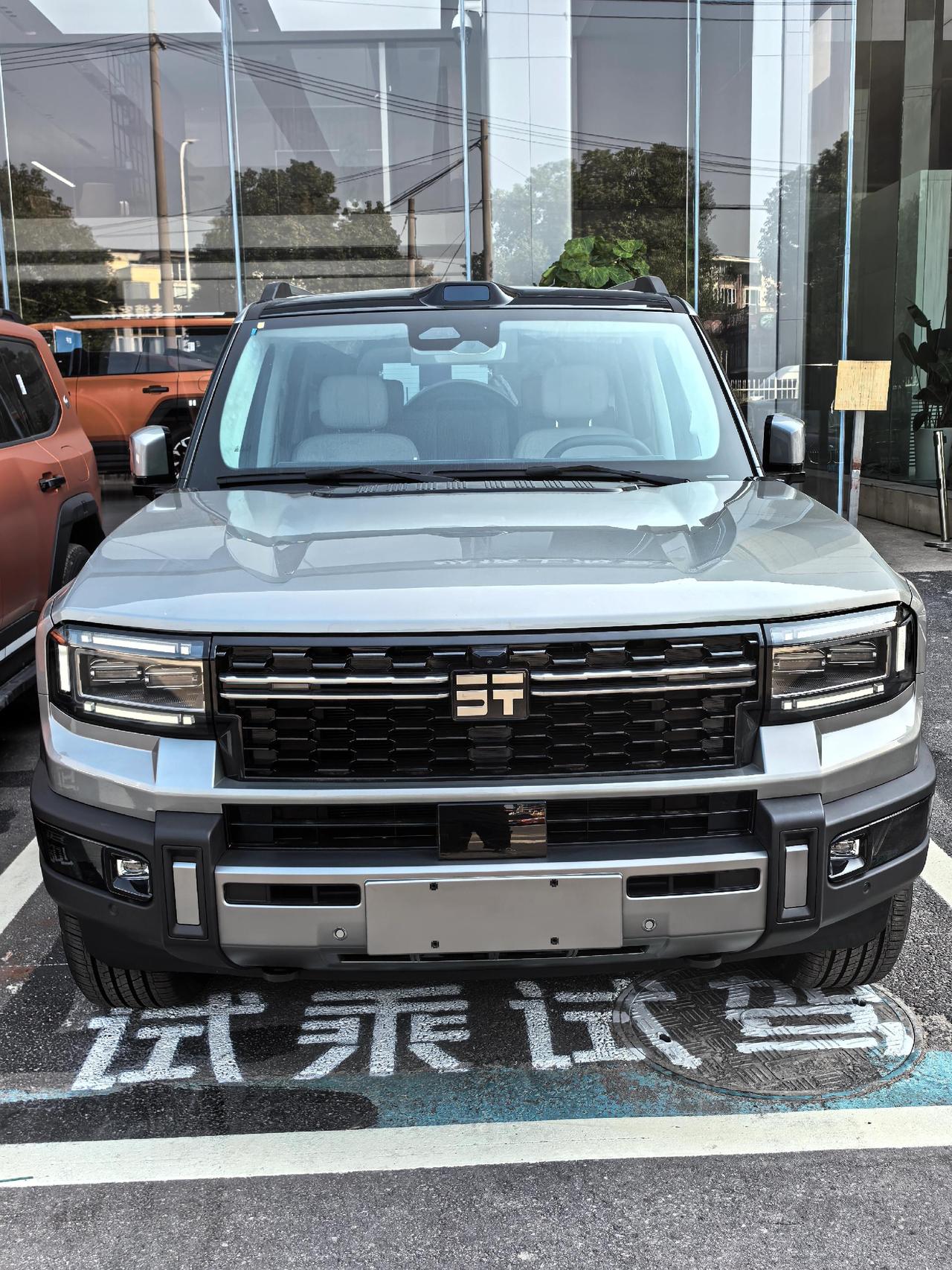 关注纵横G700挺久了，一直想试试这台国产硬派越野到底咋样，最近抽了大半天时间，