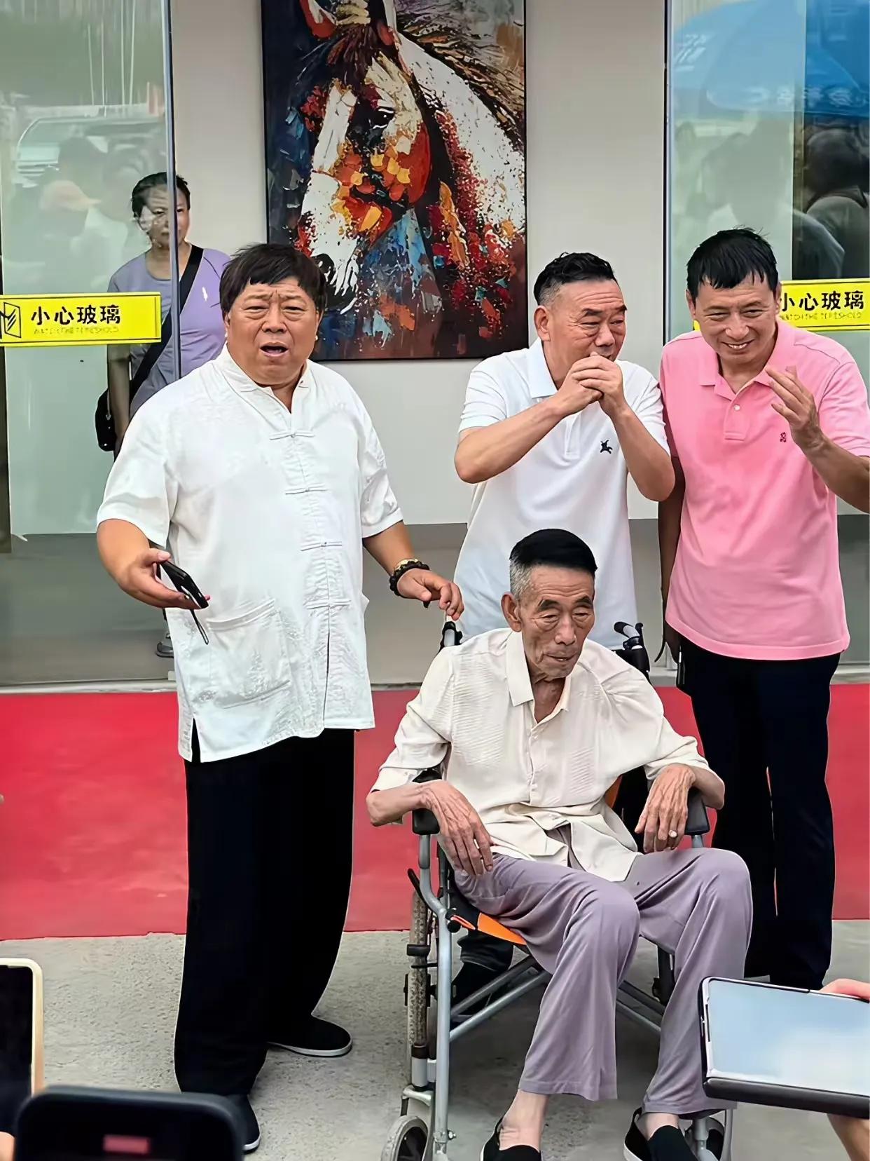 这事儿真的越想越窝火！临咽气前几个小时，还在给儿子站台，可怜天下父母心。别的